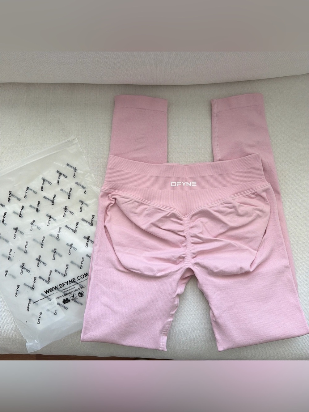 Light Rose Pink Impact Leggings Size Medium NEW